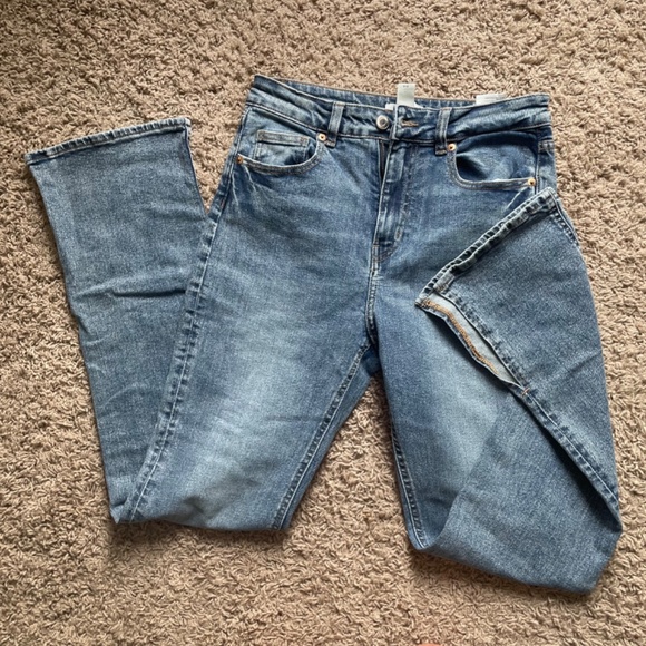 NWOT Women’s H&M Slim High Waited Jeans with Split Hem Size 8 - Picture 5 of 7